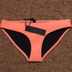 Triangl Peach Bottoms